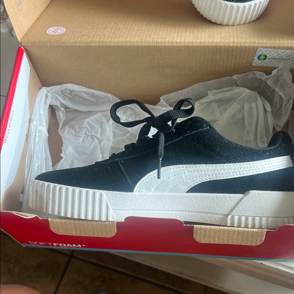Puma carina women’s  Black and White Sneakers size 7 1/2 - Picture 2 of 14